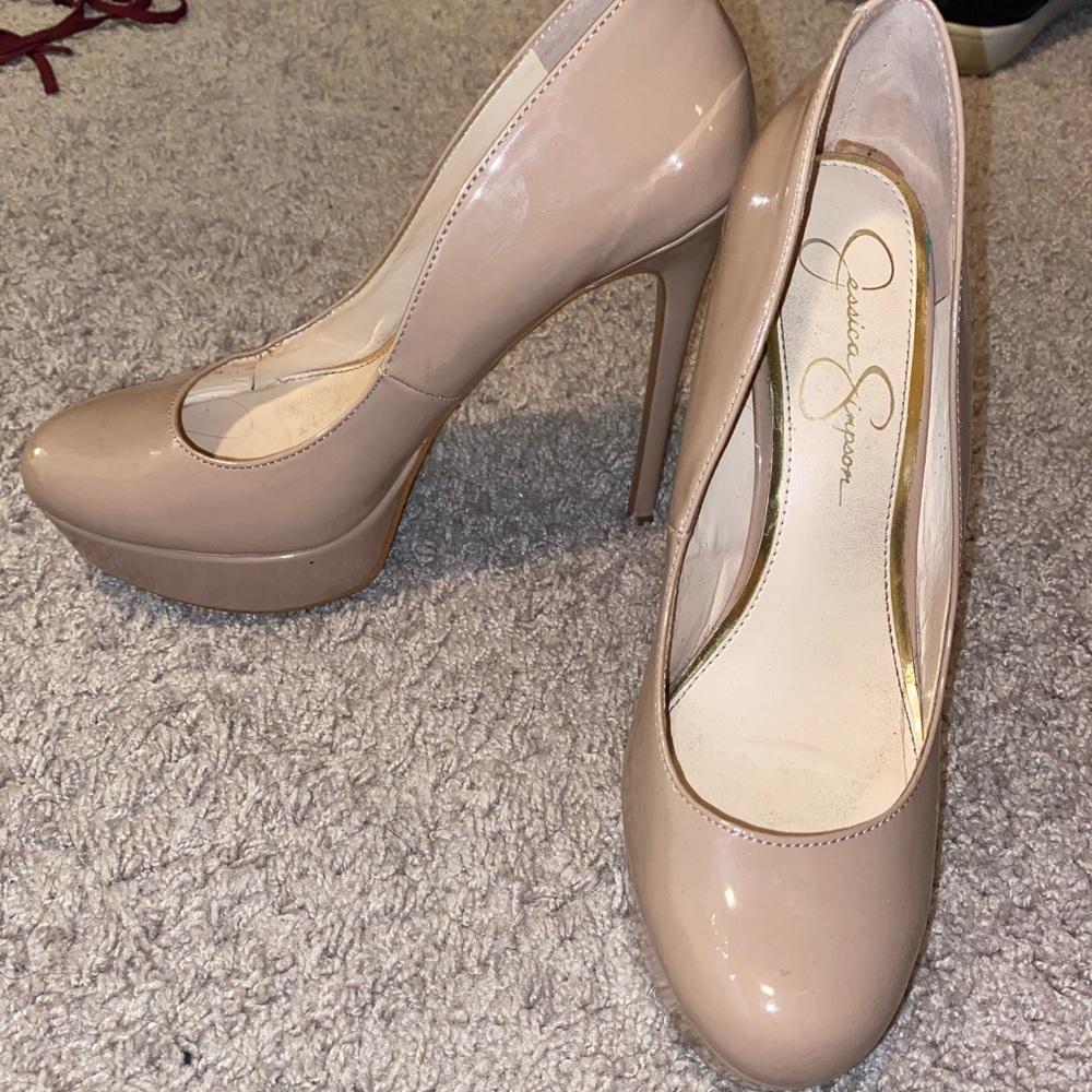 Jessica Simpson beige pumps